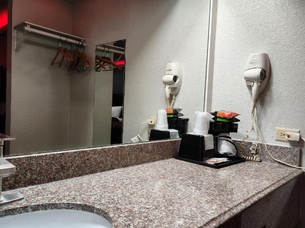 Express Inn Hobby Airport image 53